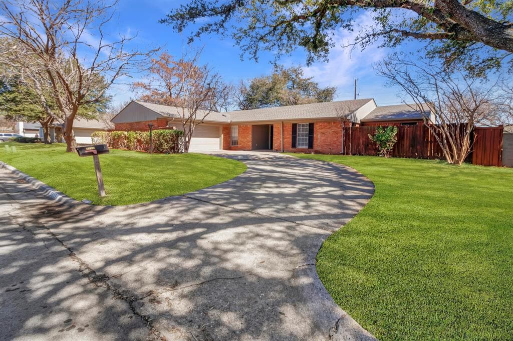 15551 Leavalley Cir