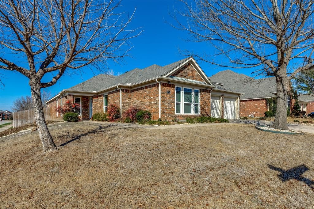 8744 Deepwood Ln