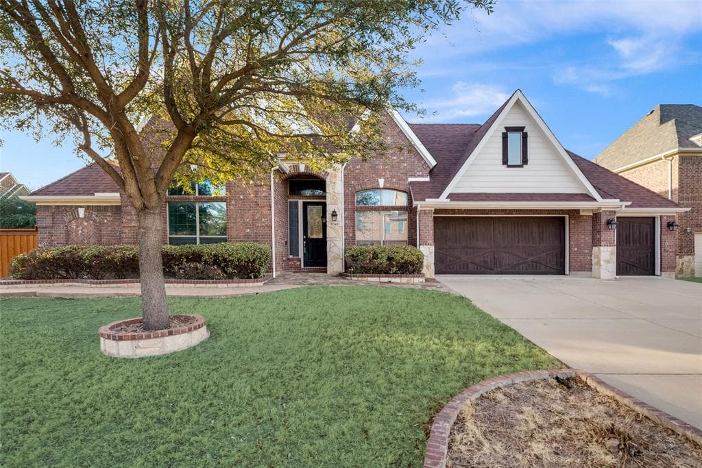 3240 Paseo