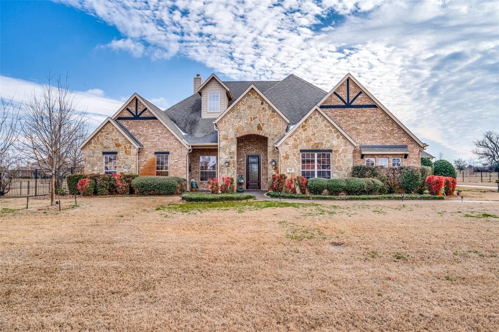 212 Lake Way