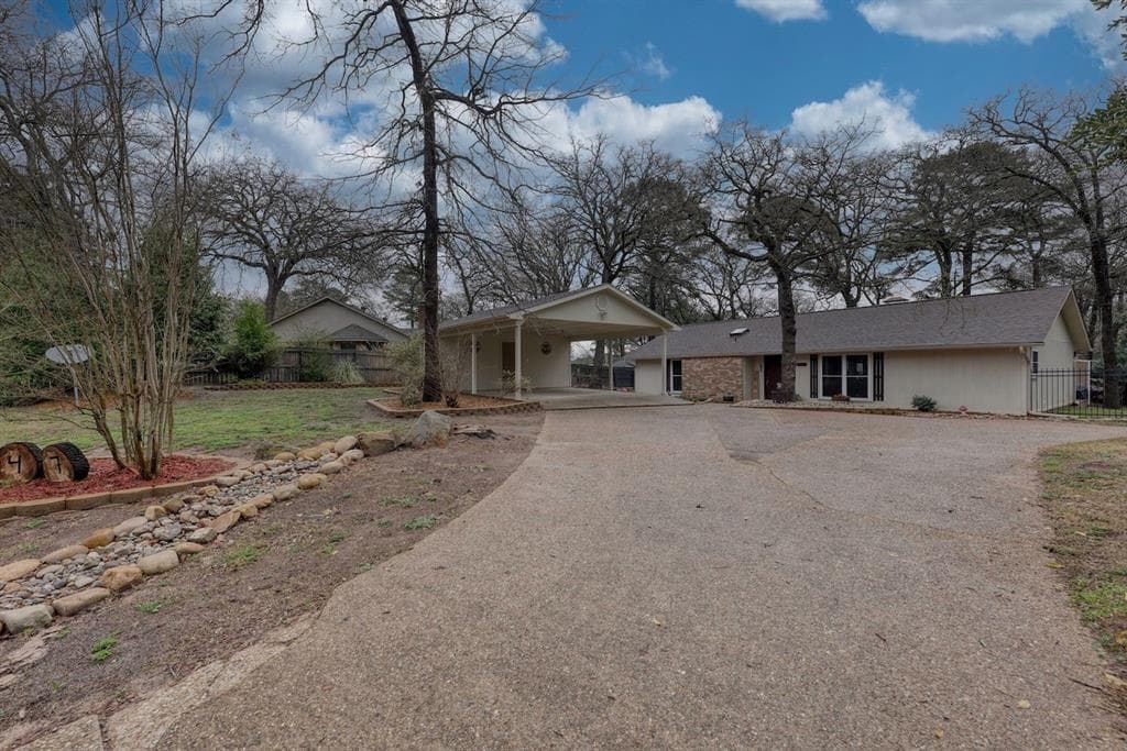 347 Lone Star Ln