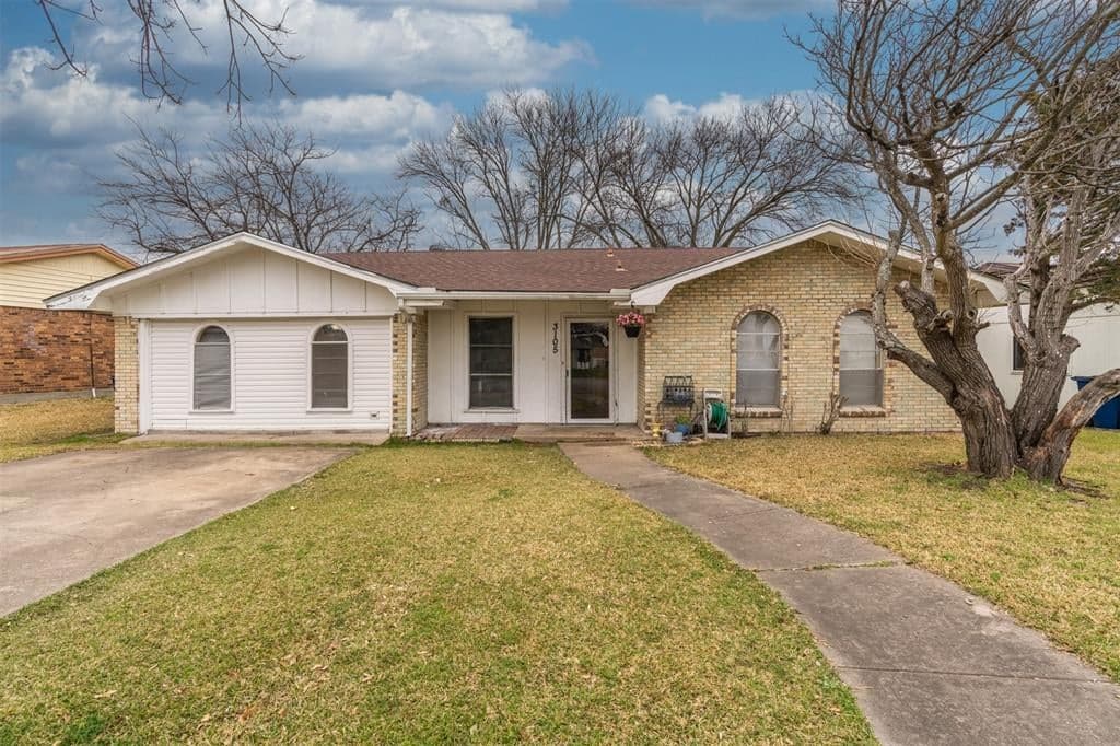 3105 Robin Rd