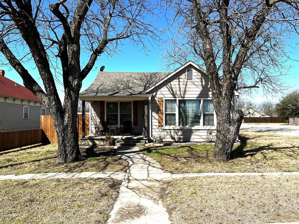 733 N Main St