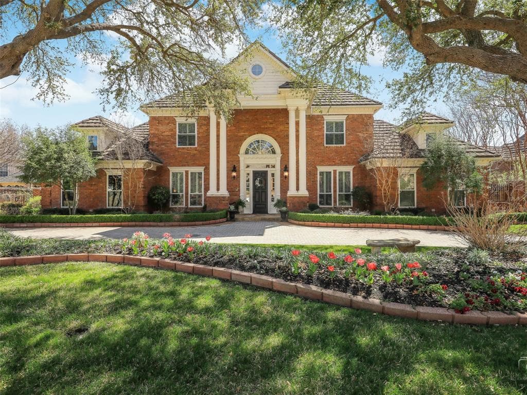 4703 Cresthaven Dr