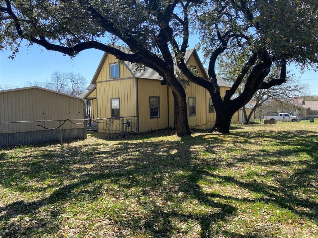 808 E Grand Ave