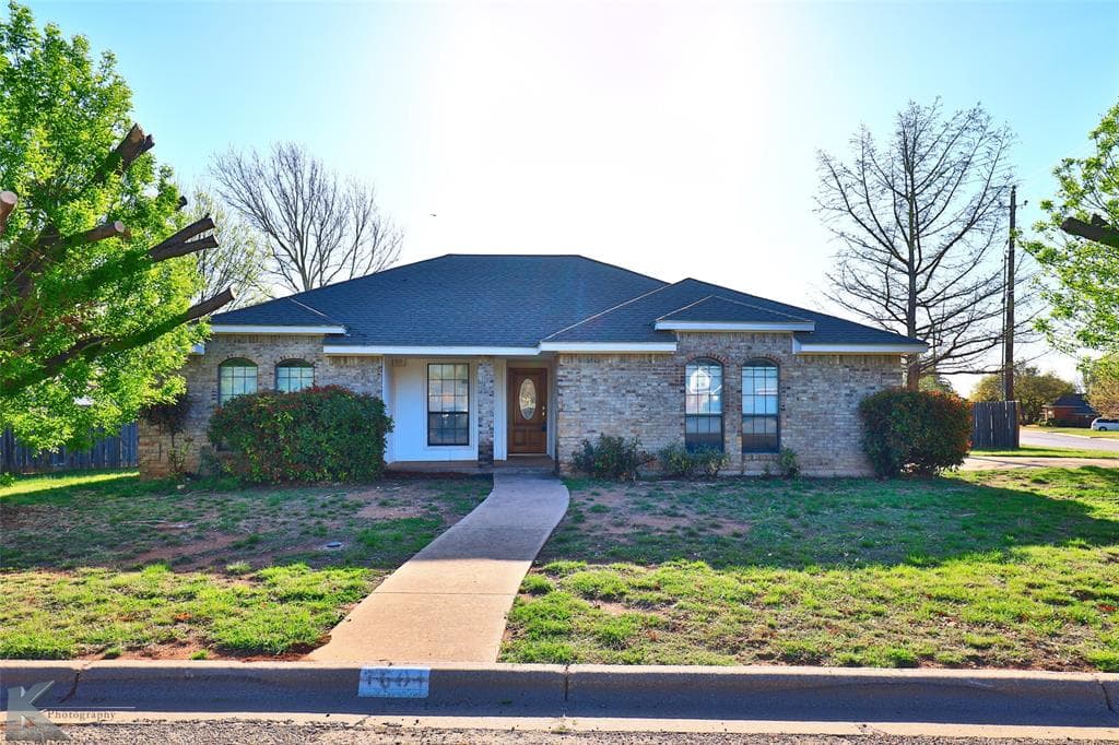 1601 Pemelton Dr