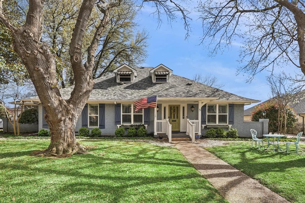 5 Roberts Ave