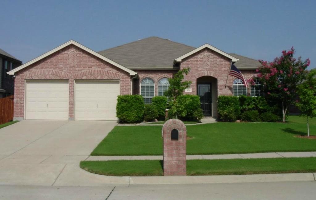 404 Lockhurst Dr
