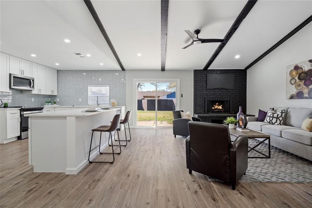 2104 Briarwood Dr