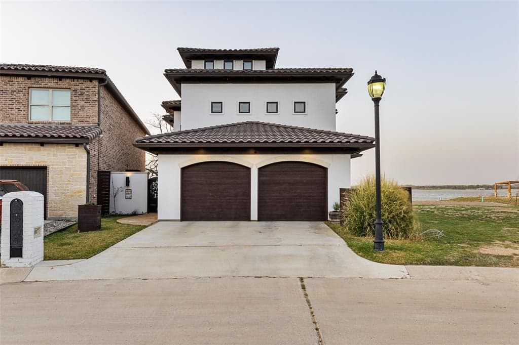 11017 Lakeside Dr