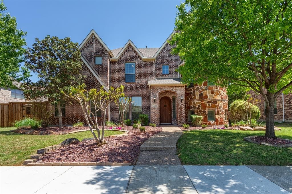 7352 Silverbrook Ln