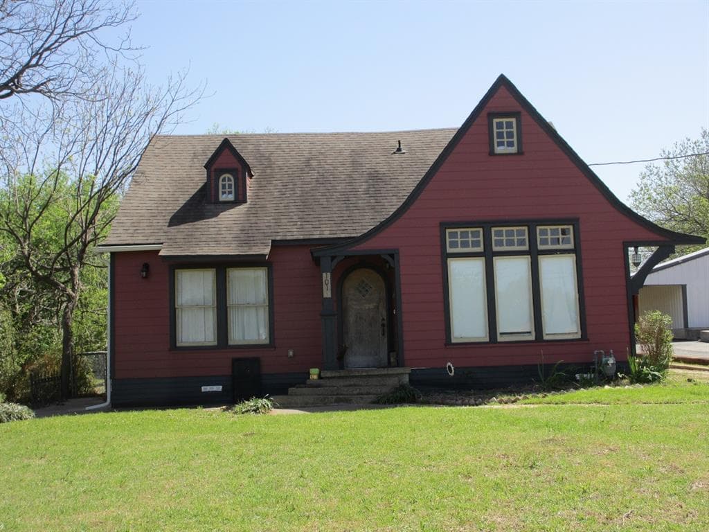 1010 E Franklin St