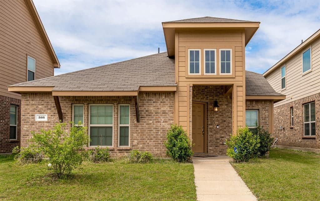 305 Haywood Cir