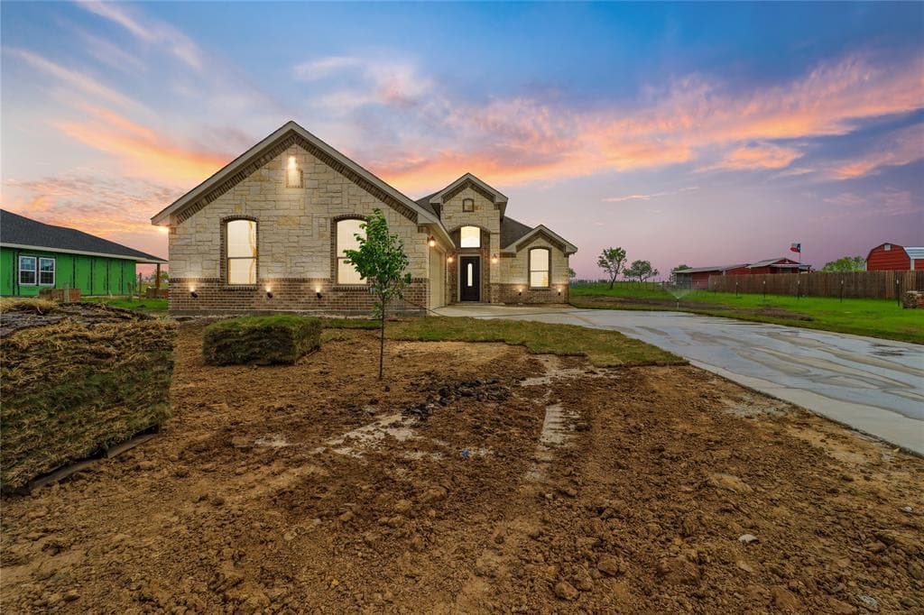 512 Ravenwood Dr