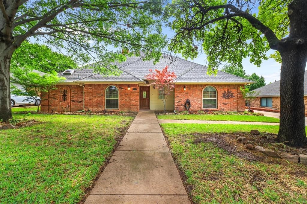 7504 Kingswood Ct