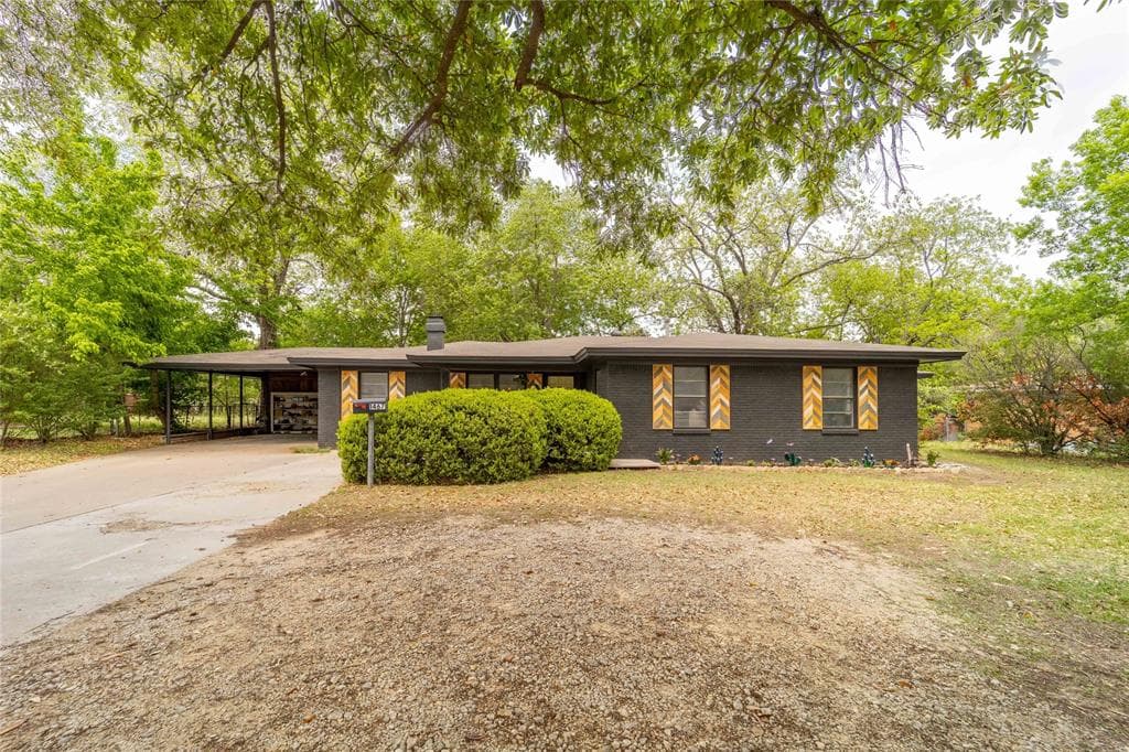 1467 W Lingleville Rd