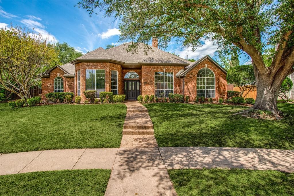 2913 Trophy Dr