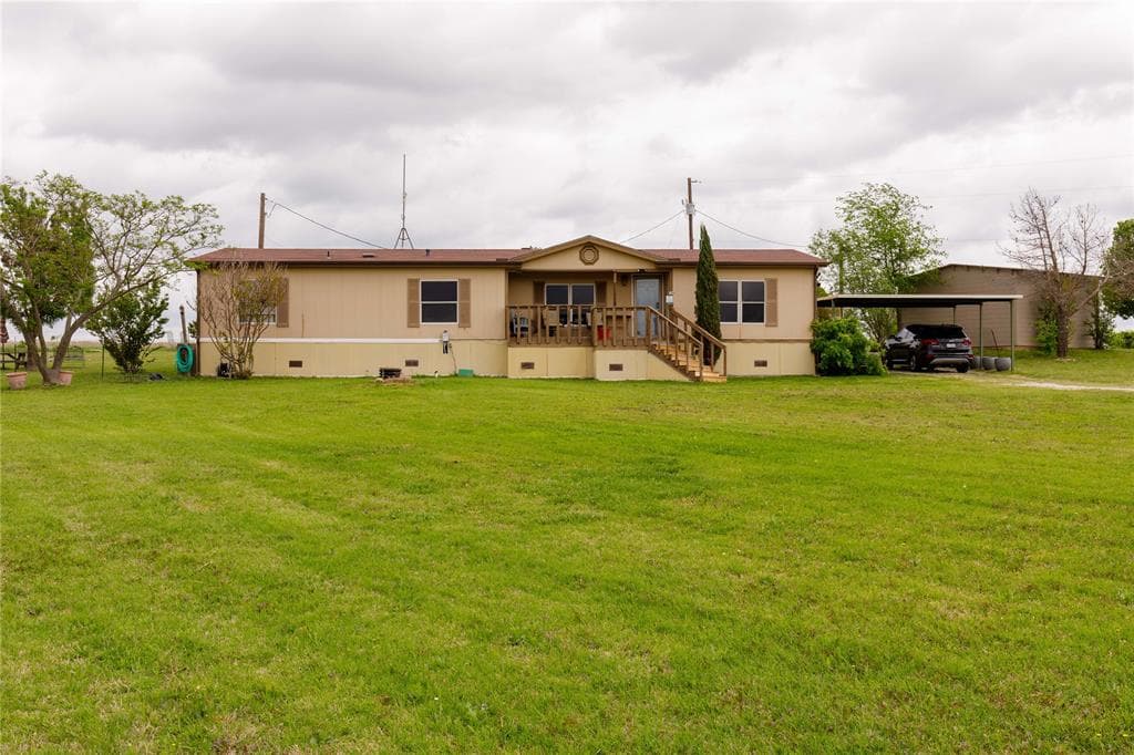 233 Latham Ln
