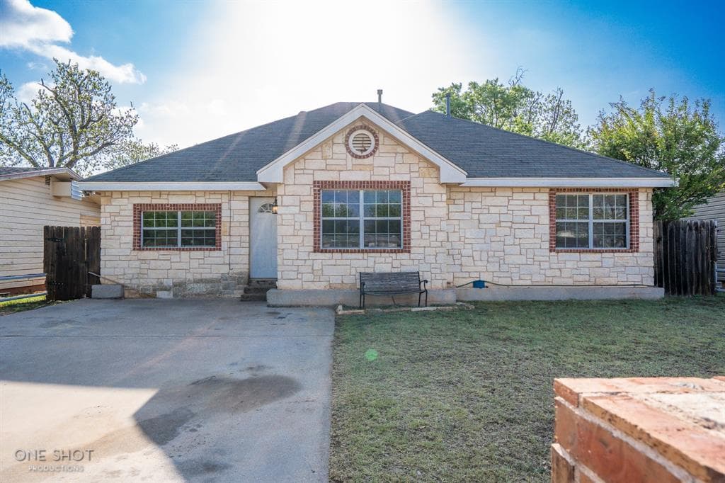 1417 N Mockingbird Ln