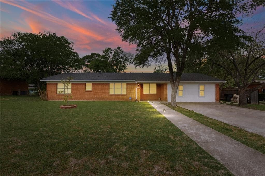 8809 Oakdale Dr