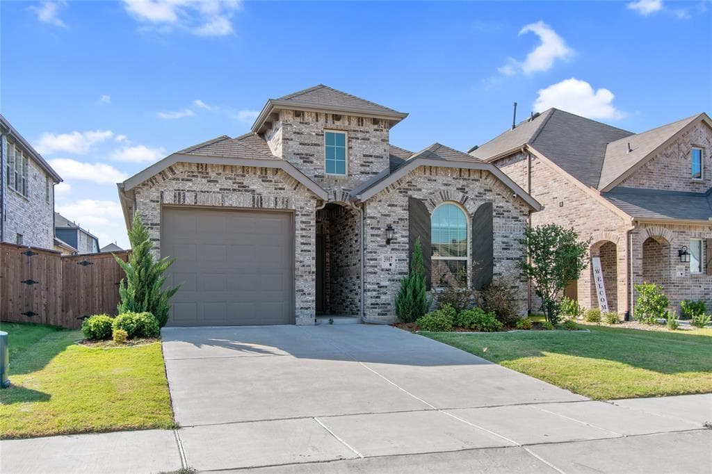 3907 Rochelle Ln