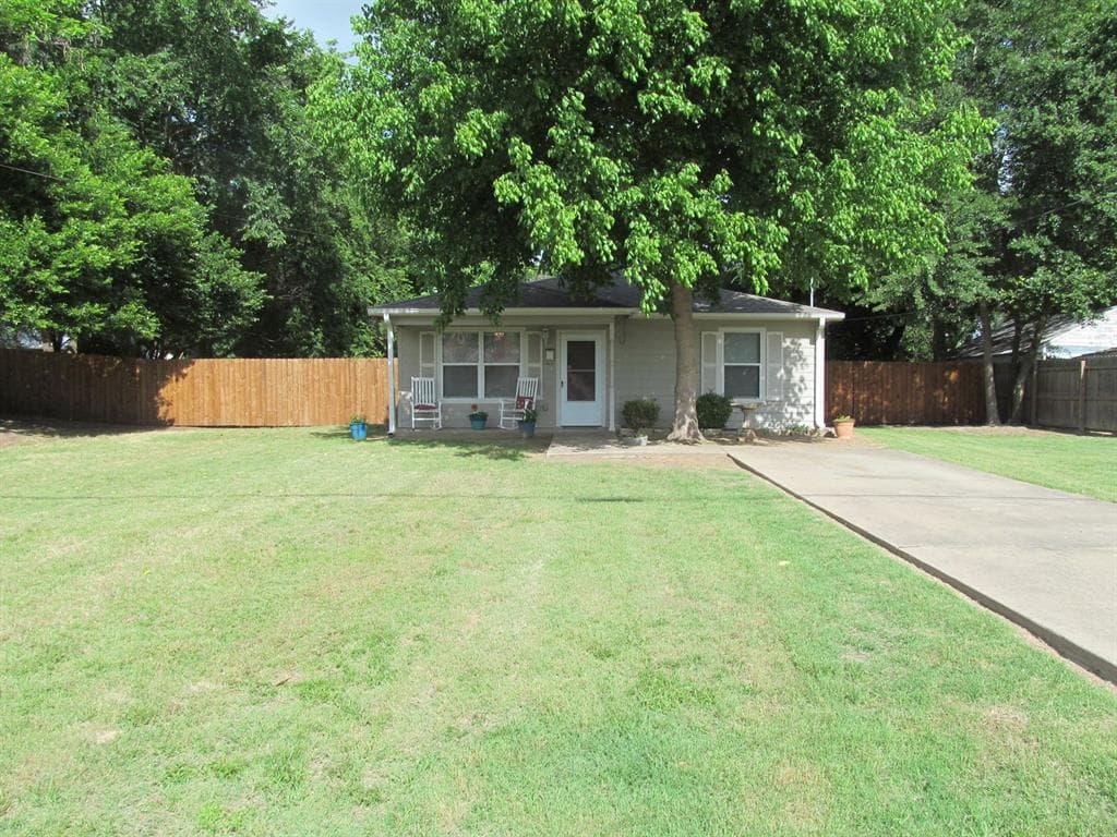 1003 N Main St
