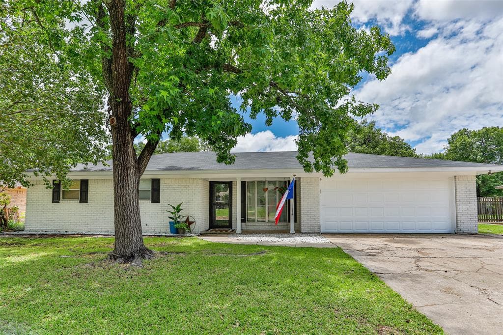 2018 Greenbriar Dr