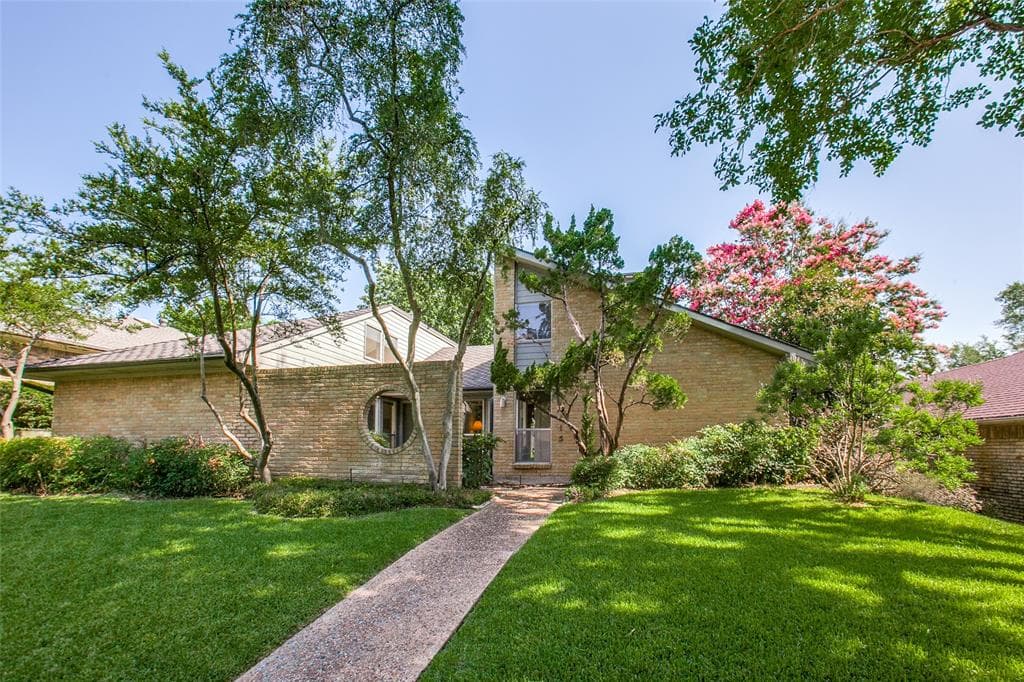 9115 Gunnison Dr