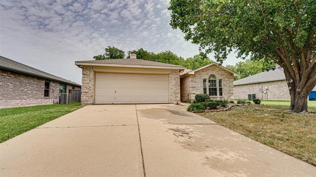 207 Lake Travis Dr