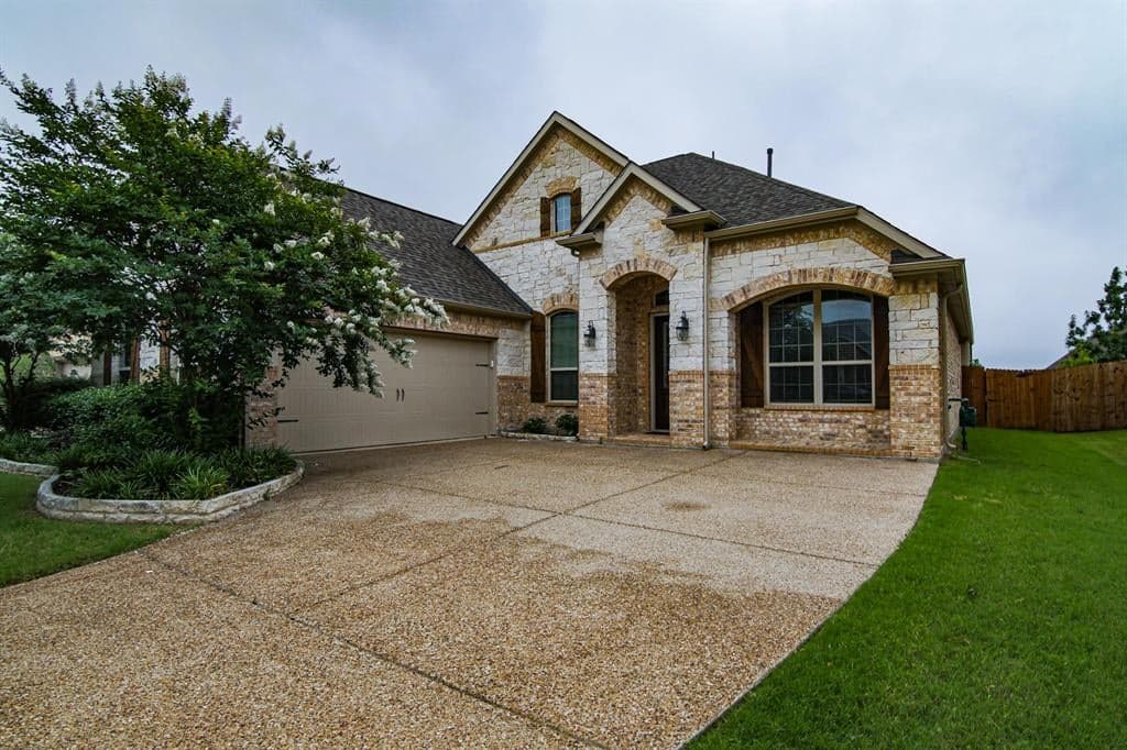 9737 Robinwoods Dr