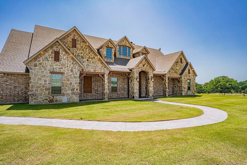 197 Private Road 4590