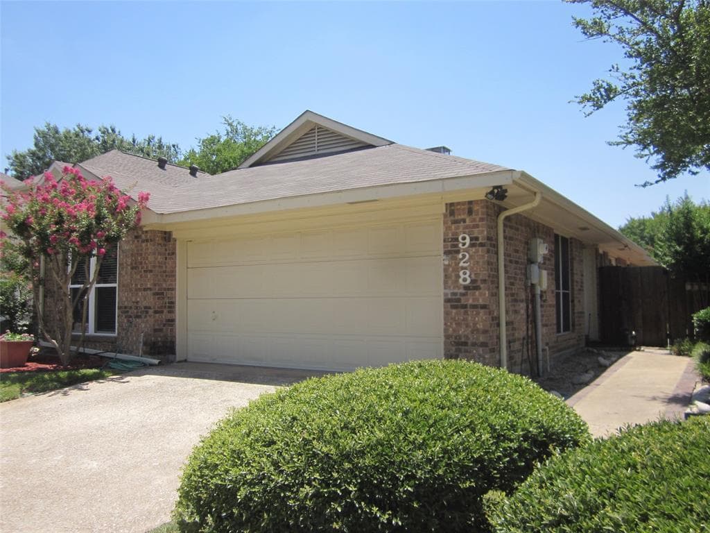 928 Golden Grove Dr