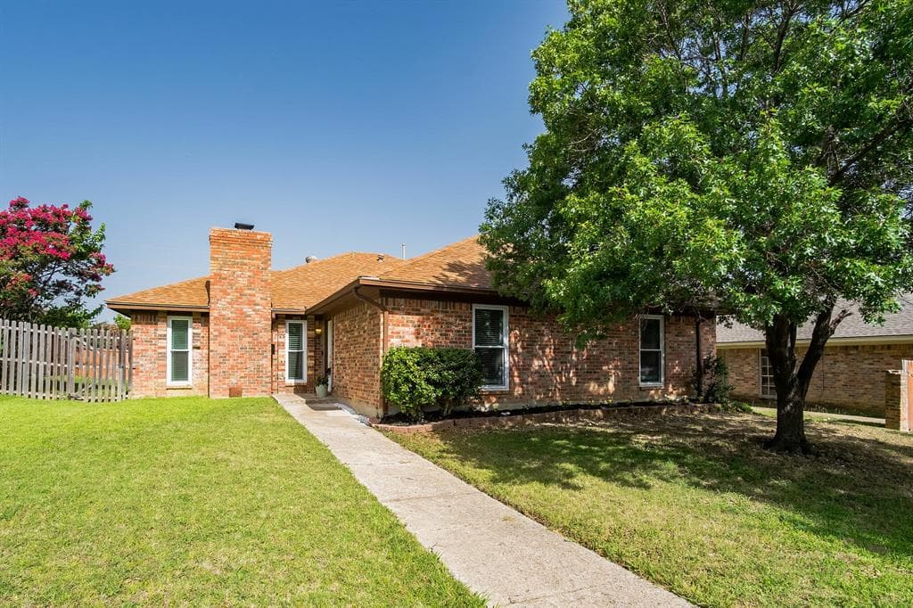 2805 Glenbrook Dr