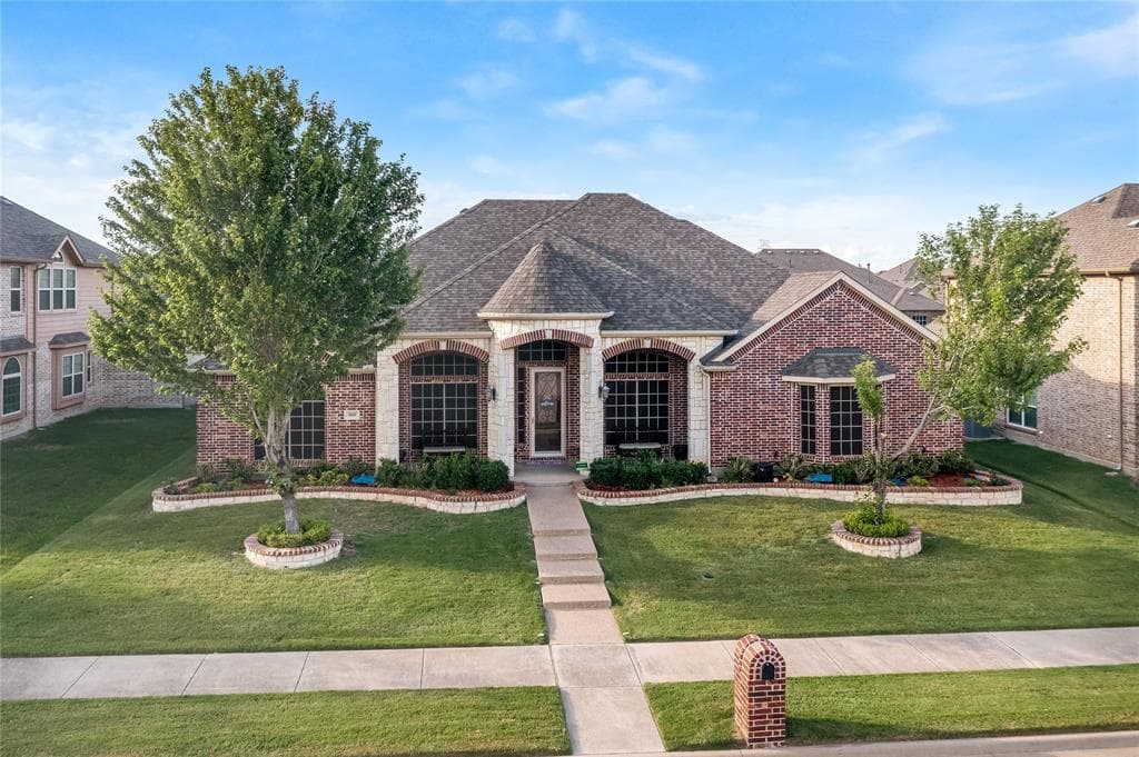 909 Danbury Dr