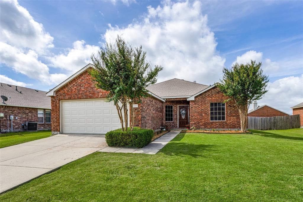 1213 Columbus Ln