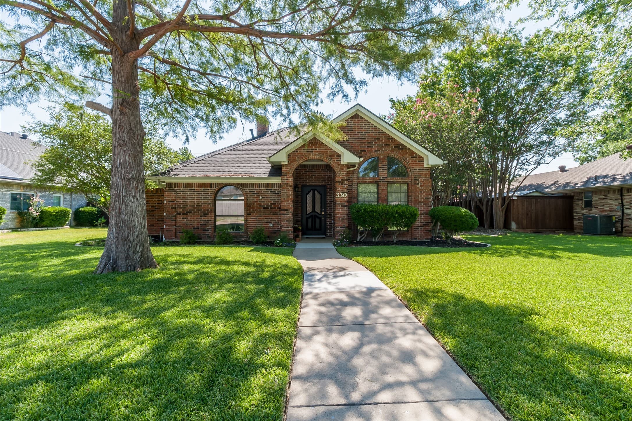 330 Greentree Dr