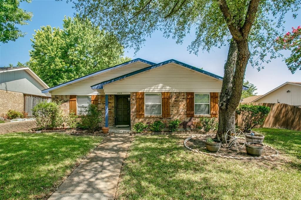 2909 Branch Oaks Dr