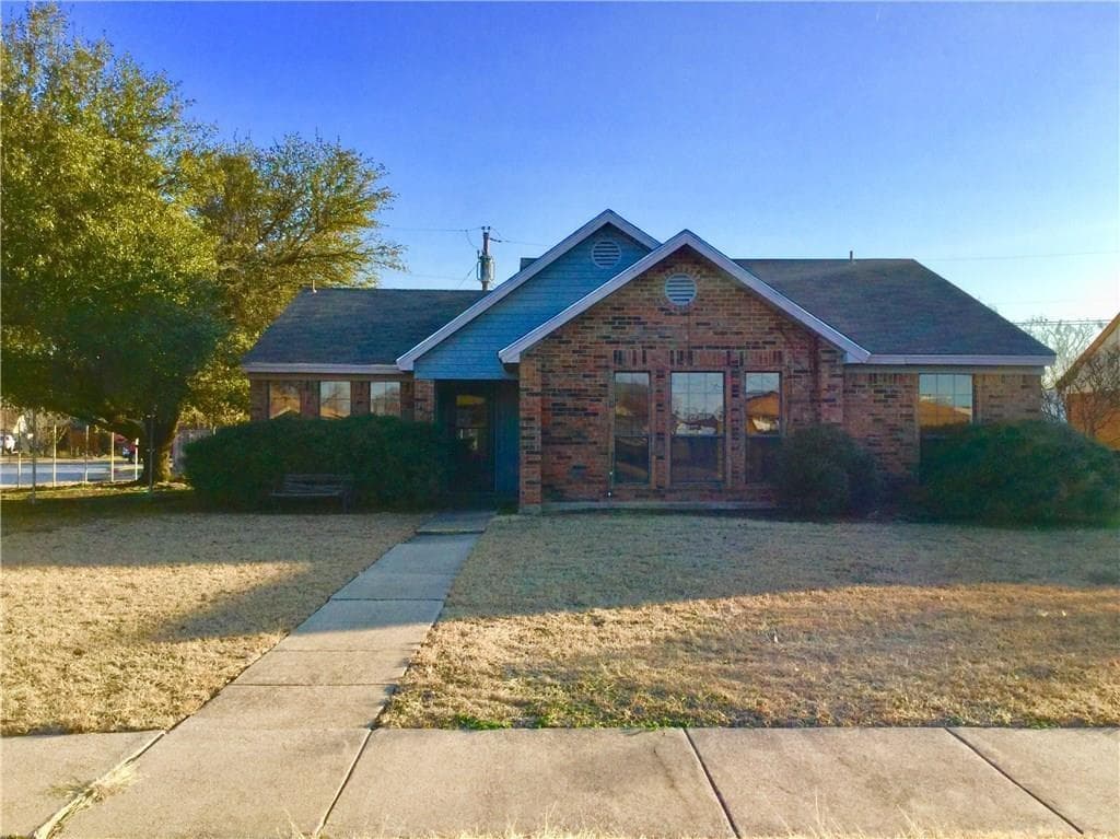 1310 Devonshire Ln
