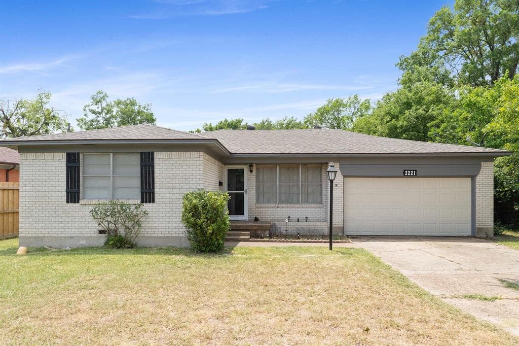 2221 Toulon Ln