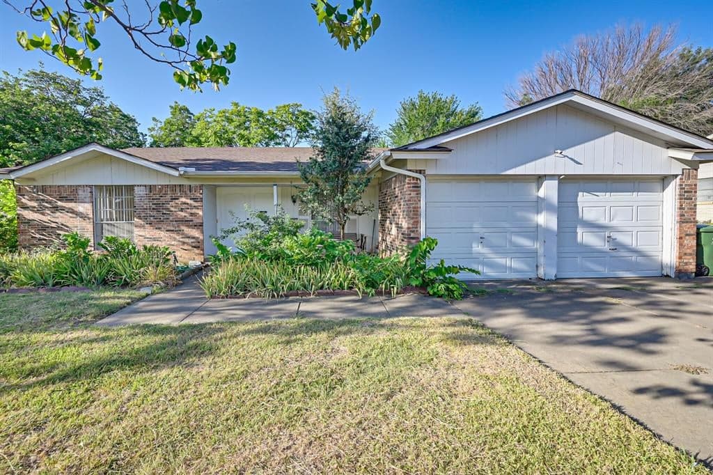 1702 Carla Ave