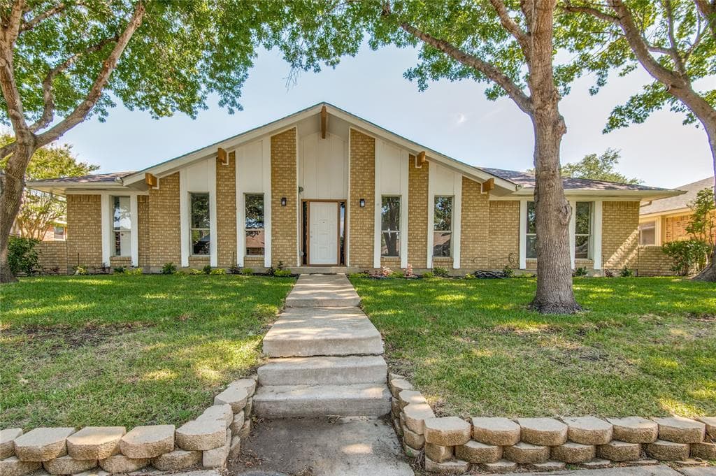 2213 Timberwood