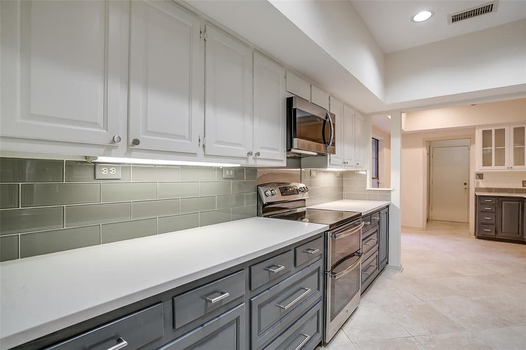 3026 Tanglewood Park W