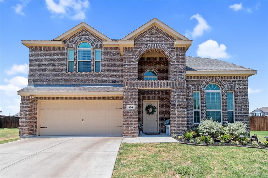 453 Silverstone Dr