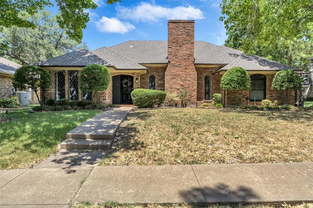 3405 Oxford Dr