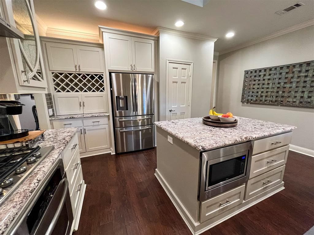 4105 High Star Ln