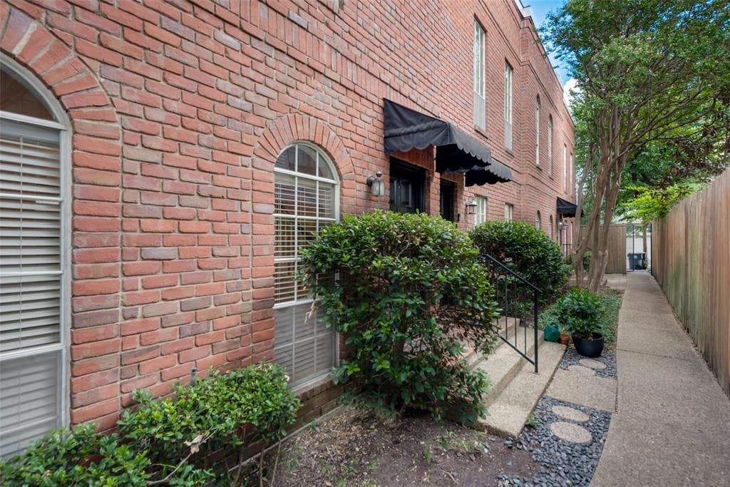 4134 Wycliff Ave Apt 101