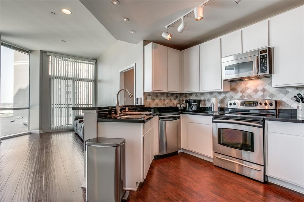 500 Throckmorton St Apt 906