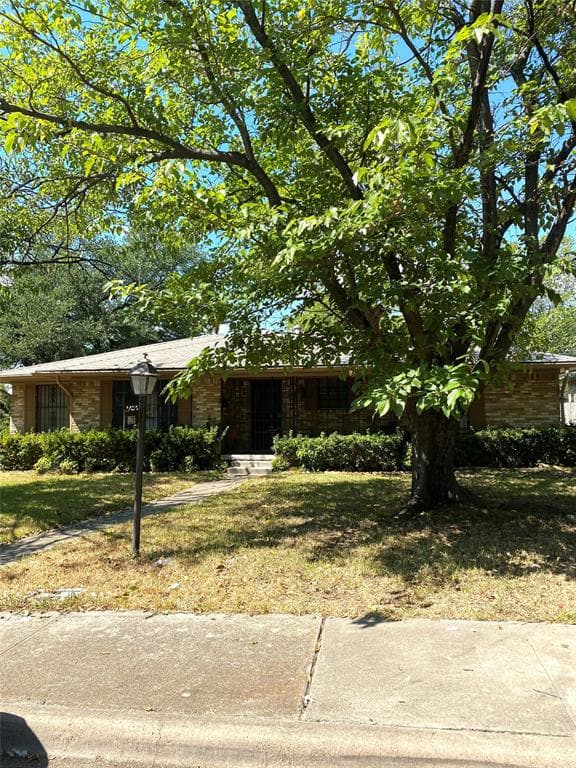 5211 Enchanted Ln