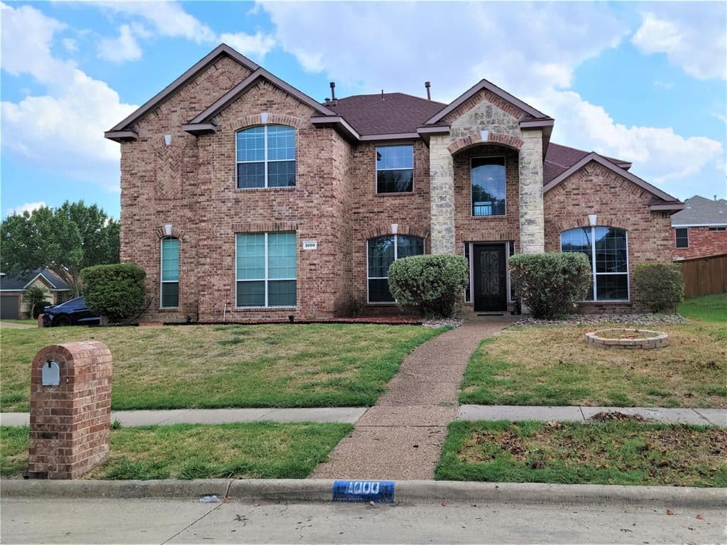 1000 Lilac Ln