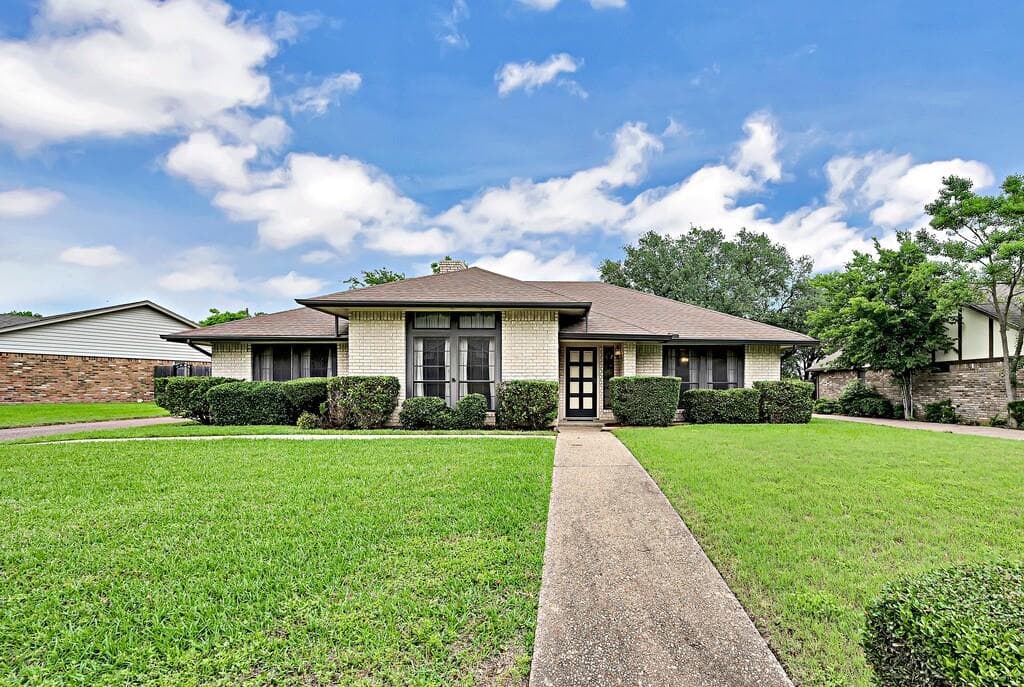 305 Chartwell Dr